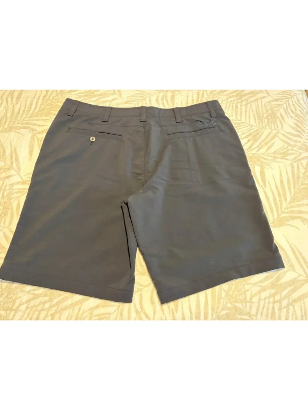 Under Armour Mens HeatGear Loose Fit Black Shorts Size 40 Nylon Blend